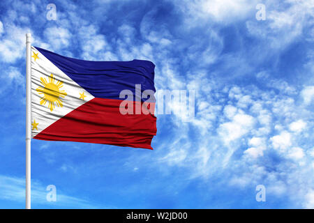 Flagge der Philippinen auf einem Fahnenmast vor blauem Himmel Stockfoto