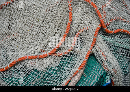 Kappeln, Deutschland. 02 Juli, 2019. Fischernetze kann in den Fischereihafen in Kappeln an der Schlei. Foto: Ralf Hirschberger/dpa-Zentralbild/dpa/Alamy leben Nachrichten Stockfoto