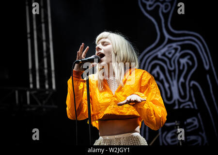 Roskilde, Dänemark. Juli 04th, 2019. Die norwegische Sängerin, Musikerin und Songwriterin Aurora führt ein Live Konzert während der dänischen Musik Festival Roskilde Festival 2019. (Foto: Gonzales Foto - Christian Hjorth). Stockfoto