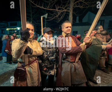 Wikinger unterhaltsam Touristen im Winter Lights Festival, Reykjavik, Island Stockfoto