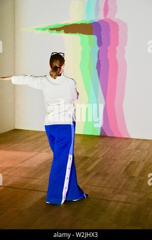 Olafur Eliasson. Ihre unsicheren Schatten, "im wirklichen Leben" Ausstellung, drücken Sie die Taste View, Tate Modern, London. Großbritannien Stockfoto