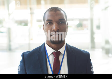 Afrikanisch-amerikanischen Geschäftsmann in Konferenzraum Stockfoto
