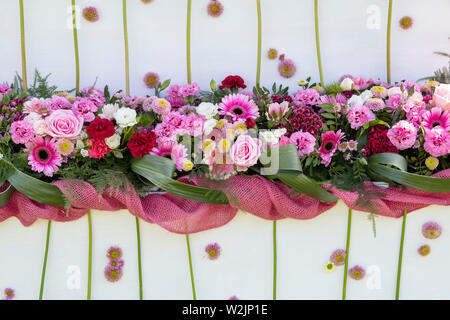 Blumenschmuck auf einem Display eine Blume zeigen. England Stockfoto