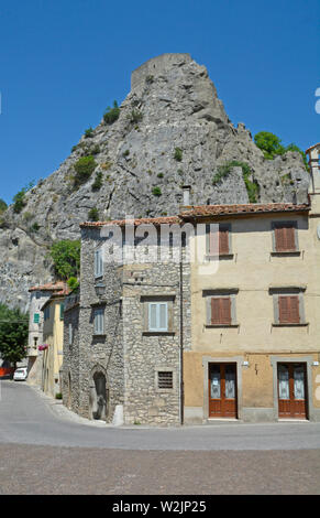 Die kleine Stadt Rocalbegna in der südlichen Toskana, Italien Stockfoto