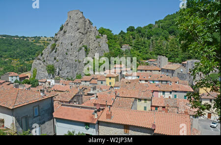 Die kleine Stadt Rocalbegna in der südlichen Toskana, Italien Stockfoto