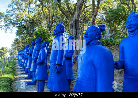 Blau Terracotta Krieger zahlen Armee. In Bacalhoa Buddha Eden Garden in Portugal. Bombarral Portugal. Stockfoto