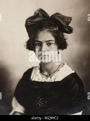 Frida Kahlo (1907-1954), mexikanische Malerin Frida Kahlo im Juni 15, 1919 im Alter von 11 Jahren Stockfoto