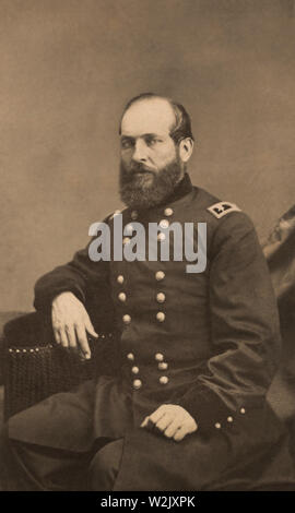 Major General James Abram Garfield von 42 Ohio Infanterie Regiment und allgemeines Personal USA Freiwilligen Infanterieregiments, sitzenden Portrait in Uniform, Foto von Charles D. Fredericks, 1861 Stockfoto