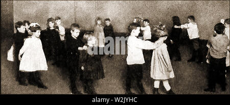 'Mary & das Lamm "Tanz in der Schule durch britische Kinder c 1930 durchgeführt werden, s Stockfoto