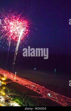 Miami Beach, Florida, North Beach, Feuer auf dem vierten Festival 4. Juli jährliches Feuerwerk, Burst, FL190704070 Stockfoto