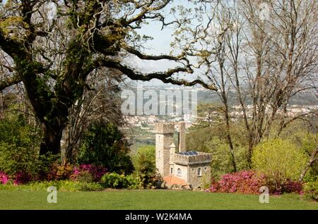 Weiter können Sie nach Lissabon Sintra, das gut für seine berühmten Schloss, Gärten und viel Quinta's ist - beispielsweise "Quinta da Regaleira" bekannt finden Stockfoto