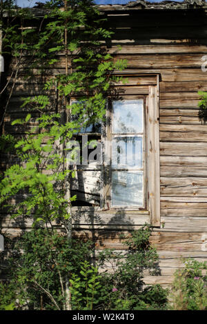 Verlassenes altes Bauernhaus in Ylöjärvi, Finnland Stockfoto