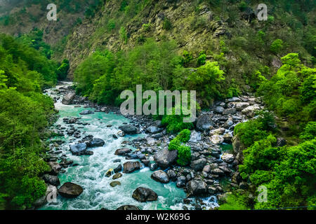 River von Everest Trek in Nepal Stockfoto