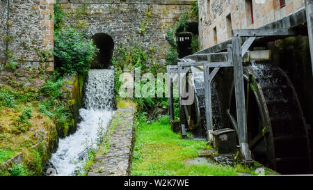 Alte Wassermühle in Fougeres schloss. Die Bretagne an. Stockfoto
