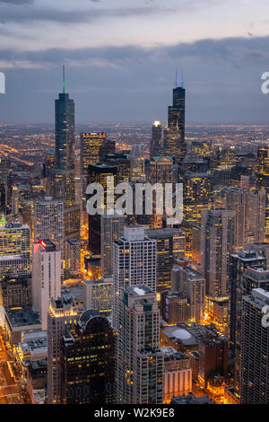 Luftaufnahme der Skyline von Chicago bei Sonnenuntergang Stockfoto
