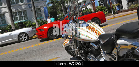 Verkehr in Ocean Drive, Miami Beach Stockfoto