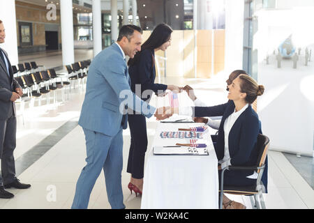 Gruppe von Geschäftsleuten in Interview Stockfoto