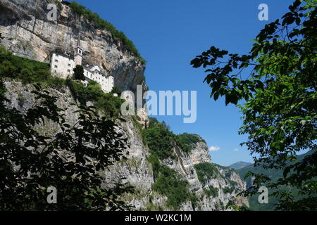 Weg der Hoffnung ist. Das Heiligtum der Corona, Heiligtum in Spiazzi in Italien Stockfoto