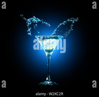 Bunten Cocktail auf dem schwarzen Hintergrund. Party Club Unterhaltung. Mischlicht Stockfoto