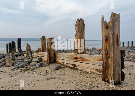 Buhnen und Deckwerke, Krähe, Brannenburg, North Devon, Großbritannien Stockfoto