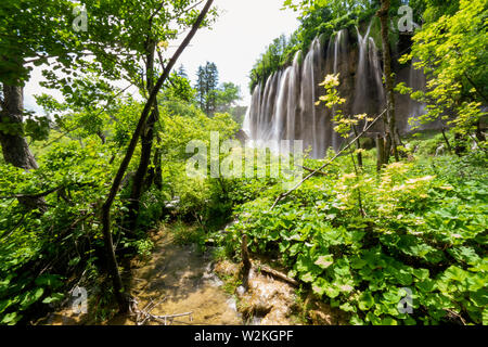 Ansicht des Galovački buk, die galovac Wasserfall, im Nationalpark Plitvicer Seen in Kroatien Stockfoto