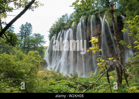 Ansicht des Galovački buk, die galovac Wasserfall, im Nationalpark Plitvicer Seen in Kroatien Stockfoto