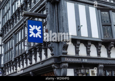 Logo der Royal Bank of Scotland an Bord in der Nähe von East Gate in Chester, Großbritannien. Stockfoto