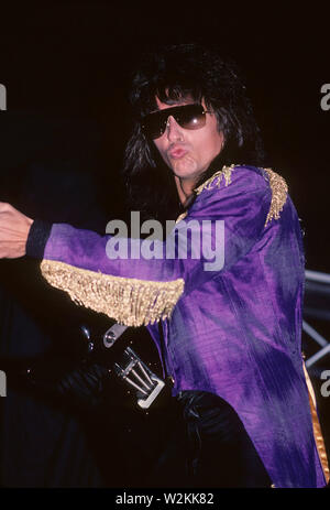 BON JOVI UNS rock Gruppe mit Richie Sambora am 26. April 1984 Auf dem Forum in Los Angeles, Kalifornien. Foto: Jeffrey Mayer Stockfoto