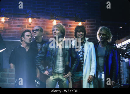 BON JOVI UNS rock Gruppe mit Tico Torres, Jon Bon Jovi, Richie Sambora, David Bryan, 2. Dezember 2000 Im Forum in Los Angeles, Kalifornien. Foto: Jeffrey Mayer Stockfoto