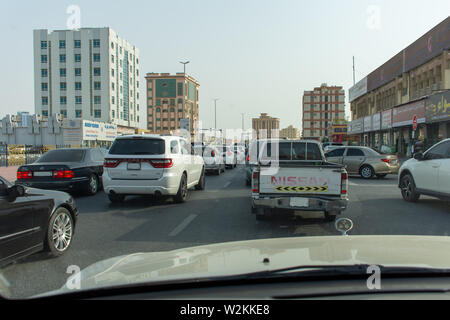 'Ras Al Khaimah, Ras Al Khaimah/Vereinigte Arabische Emirate - 7/4/2019: Stau oder Conjestion verursacht waitng Im nördlichen Teil der Vereinigten Arabischen E Stockfoto