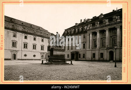 Europa, Deutschland, Thüringen, Weimar, Carl August Denkmal und Fürstenhaus, herausgegeben vom Verlag Römmler & Jonas, Dresden, 1892. /Europa, Germ Stockfoto