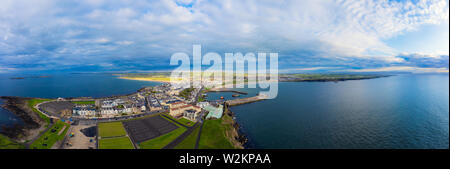 Antenne Panoramaaussicht Sonnenuntergang von Portrush habour, Nordirland Stockfoto
