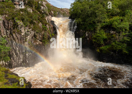 Westküste von Schottland, Kirkaig fällt in der Nähe von Lochinver, assynt. Das Bild wurde während der River Kirkaig in Flut war. Stockfoto