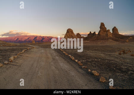 Bild des berühmten trona Pinnacles, eine ungewöhnliche geologische Besonderheit in der kalifornischen Wüste National Conservation Area. Stockfoto