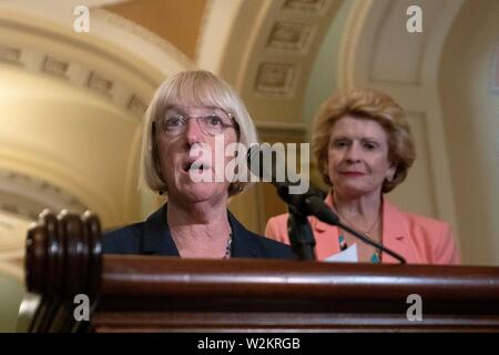 Washington, Vereinigte Staaten von Amerika. 09 Juli, 2019. United States Senator Patty Murray (Demokrat von Washington) spricht auf einer Pressekonferenz im Anschluss an Senat Politik Mittagessen auf dem Capitol Hill in Washington, DC, USA am 9. Juli 2019. Credit: Stefani Reynolds/CNP | Verwendung der weltweiten Kredit: dpa/Alamy leben Nachrichten Stockfoto
