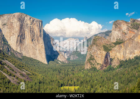 Yosemite Valley, El Capitan und Half Dome gesehen vom Artist Point. Yosemite Nationalpark, Kalifornien, USA. Stockfoto