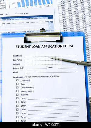 Student Loan application form Dokument auf Tisch Stockfoto