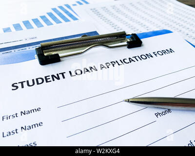 Student Loan application form Dokument auf Tisch Stockfoto