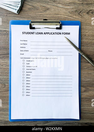 Student Loan application form Dokument auf Tisch Stockfoto