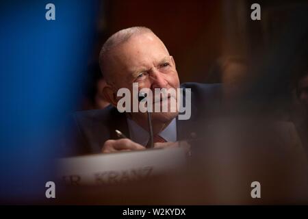 Washington, Vereinigte Staaten von Amerika. 09 Juli, 2019. Flight Director von Apollo 11 Gene Kranz bezeugt vor dem Unterausschuss für Luft- und Raumfahrt, auf dem Capitol Hill in Washington, DC, USA am 9. Juli 2019. Credit: Stefani Reynolds/CNP | Verwendung der weltweiten Kredit: dpa/Alamy leben Nachrichten Stockfoto