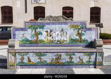 Keramik Sitzbank von Ruiz de Luna in Talavera de la Reina, Spanien, 17. Februar 2019 Stockfoto