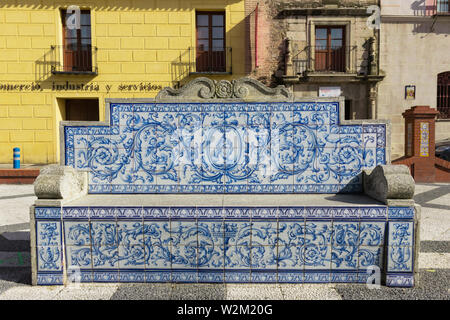 Keramik Sitzbank von Ruiz de Luna in Talavera de la Reina, Spanien, 17. Februar 2019 Stockfoto