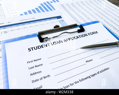 Student Loan application form Dokument auf Tisch Stockfoto