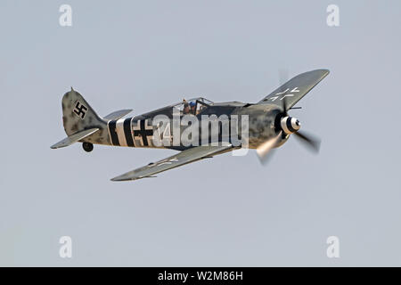 Flugzeug WWII fighters Fliegen an der 2019 Flugzeuge des Ruhmes Air Show Stockfoto