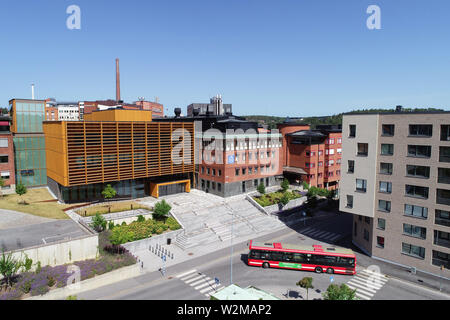 Södertälje, Schweden - 30. Juni 2019: Luftaufnahme des KTH Royal Institut für Technologie Niederlassung in an Kvarnbergatan Straße in Sodertalje Haupteingang Stockfoto