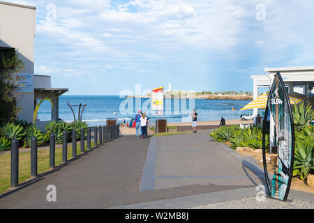 Wollongong, NSW, Australia-June 10, 2019: die Menschen genießen die langen Wochenende in Wollongong, der drittgrößten Stadt von NSW, zum Fallschirmspringen bekannt, Galerien Stockfoto