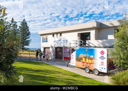 Wollongong, NSW, Australia-June 10, 2019: die Menschen genießen die langen Wochenende in Wollongong, der drittgrößten Stadt von NSW, zum Fallschirmspringen bekannt, Galerien Stockfoto