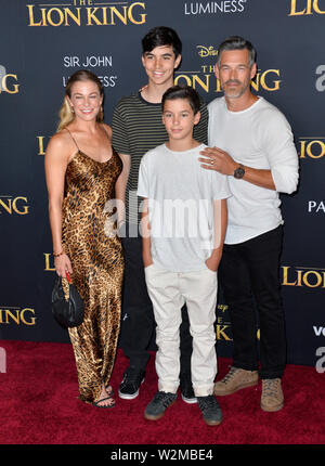 LOS ANGELES, USA. Juli 10, 2019: LeAnn Rimes, Eddie Cibrian, Jake Austin Cibrian & Mason Edward Cibrian bei der Weltpremiere von Disney's "Der König der Löwen' an der Dolby Theater. Bild: Paul Smith/Featureflash Stockfoto