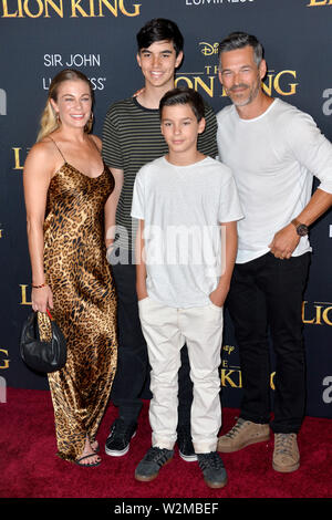 LOS ANGELES, USA. Juli 10, 2019: LeAnn Rimes, Eddie Cibrian, Jake Austin Cibrian & Mason Edward Cibrian bei der Weltpremiere von Disney's "Der König der Löwen' an der Dolby Theater. Bild: Paul Smith/Featureflash Stockfoto