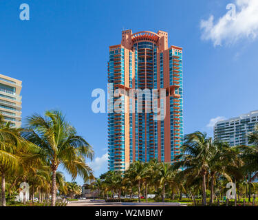 Portofino Tower, ein wohnwolkenkratzer in Miamis South Pointe. Stockfoto